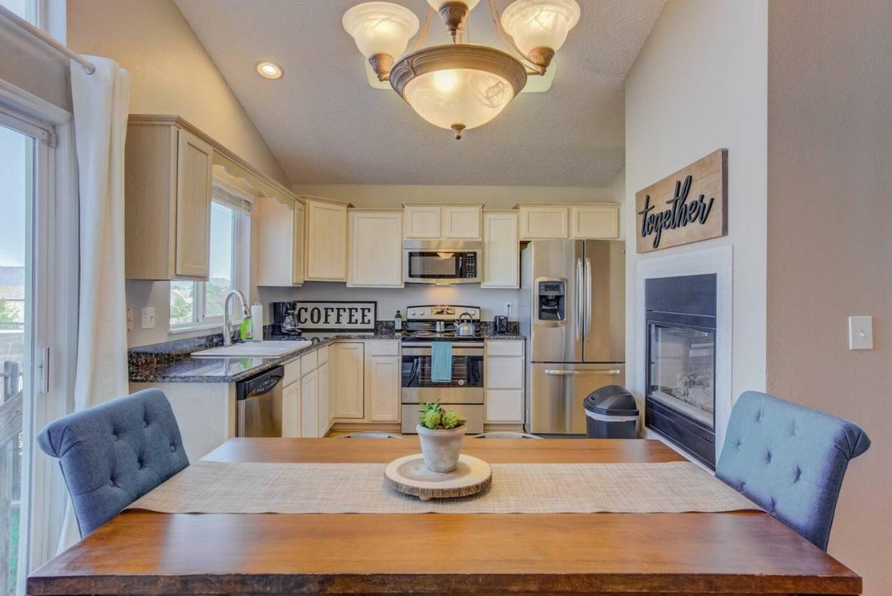Cozy 4Br House With Peak Views In Colorado Springs Villa Exterior photo